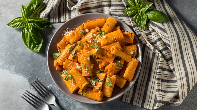 Spicy Rigatoni Vodka: Cheesecake Factory Copycat Recipe